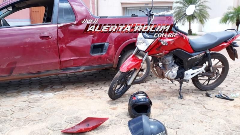 Rolim de Moura – Colisão envolvendo carro e moto na Avenida Norte Sul resulta em uma pessoa ferida